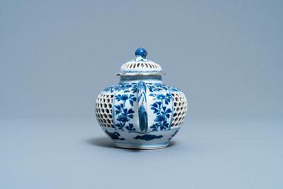 A Chinese blue and white reticulated double-walled teapot and cover, Transitional period