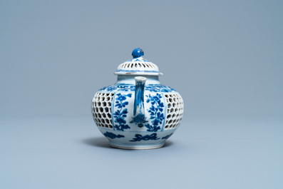 A Chinese blue and white reticulated double-walled teapot and cover, Transitional period