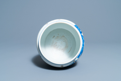 Un bol en porcelaine de Chine en bleu, blanc et rouge de cuivre, Kangxi