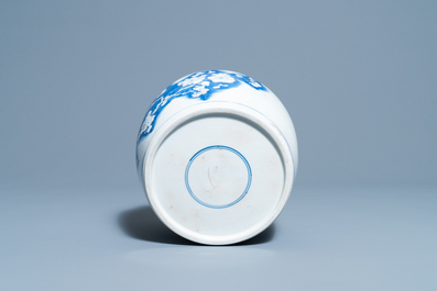 Un bol en porcelaine de Chine en bleu, blanc et rouge de cuivre, Kangxi