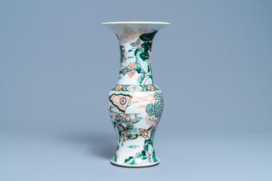 A Chinese famille verte yenyen vase with a soldier scene, 19th C.