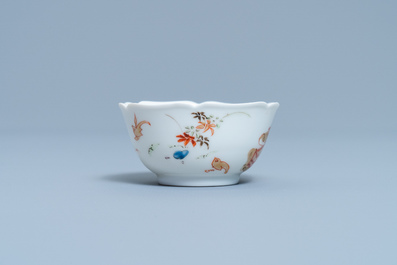 Een Chinese kop en schotel met decor naar Cornelis Pronk, Yongzheng/Qianlong