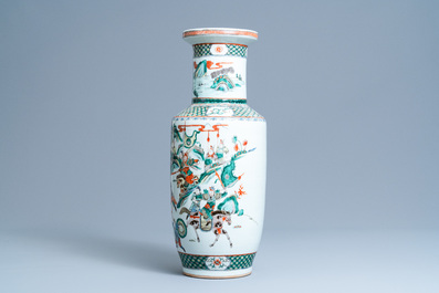 A Chinese famille verte rouleau 'battle scene' vase, 19th C.