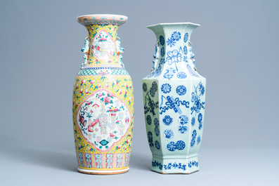Un vase de forme hexagonale en porcelaine de Chine &agrave; fond c&eacute;ladon et un vase en famille rose, 19&egrave;me