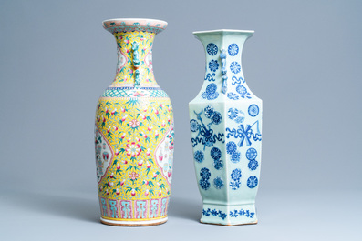 Un vase de forme hexagonale en porcelaine de Chine &agrave; fond c&eacute;ladon et un vase en famille rose, 19&egrave;me