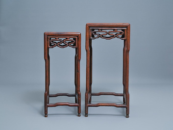 Trois tables gigognes en bois sculpt&eacute;, Chine, 19&egrave;me