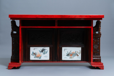 A Chinese qianjiang cai plaque mounted in a wooden table, 19/20th C.