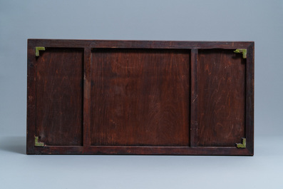 Une armoire &agrave; d&eacute;ux portes en bois de hongmu, Chine, R&eacute;publique