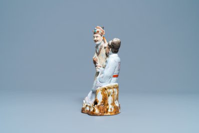 Un groupe en porcelaine de Chine polychrome figurant deux hommes, marque en creux, R&eacute;publique