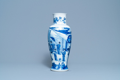 Een Chinese blauw-witte vaas met musicerende en dansende dames, Kangxi