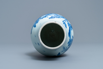 Een Chinese blauw-witte vaas met figuren in een landschap, Yongzheng merk en periode