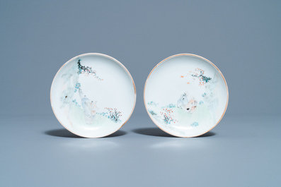 Une th&eacute;i&egrave;re et deux tasses et soucoupes en porcelaine de Chine qianjiang cai, 19/20&egrave;me