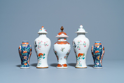 A varied collection of Chinese porcelain wares, Kangxi/Qianlong