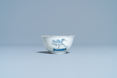 Une tasse et soucoupe en porcelaine de Chine en bleu et blanc &agrave; d&eacute;cor d'apr&egrave;s Cornelis Pronk, Yongzheng/Qianlong