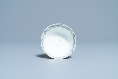 Une tasse et soucoupe en porcelaine de Chine en bleu et blanc &agrave; d&eacute;cor d'apr&egrave;s Cornelis Pronk, Yongzheng/Qianlong