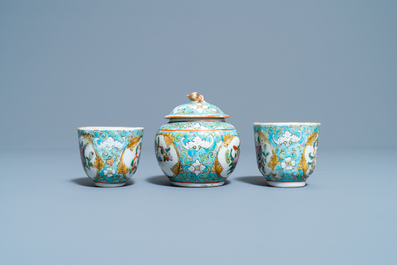 A Chinese famille rose 't&ecirc;te-&agrave;-t&ecirc;te' tea service on tray, 19th C.