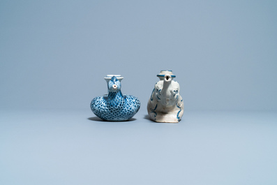 Un kendi en forme de canard en porcelaine de Chine en bleu et blanc et un vietnamien en forme d'&eacute;l&eacute;phant, Ming et 19&egrave;me