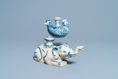 Un kendi en forme de canard en porcelaine de Chine en bleu et blanc et un vietnamien en forme d'&eacute;l&eacute;phant, Ming et 19&egrave;me