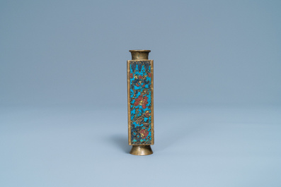 Un petit vase de forme 'cong' en &eacute;maux cloisonn&eacute;s, Chine, Wanli