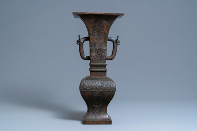 Un grand vase en bronze, Chine, Qing