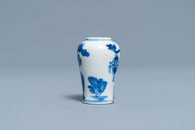 A Chinese blue and white snuff bottle, Yongzheng mark, 18/19th C.