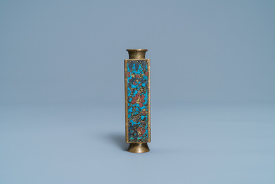 Een kleine Chinese cloisonn&eacute; 'cong' vaas, Wanli