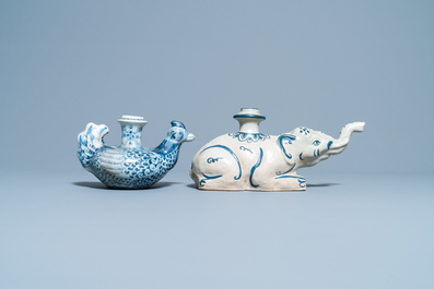 Un kendi en forme de canard en porcelaine de Chine en bleu et blanc et un vietnamien en forme d'&eacute;l&eacute;phant, Ming et 19&egrave;me