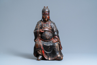 Een grote Chinese gelakte houten figuur van Guandi, Kangxi