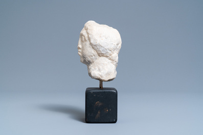 Een gesculpteerde stenen mannenkop, wellicht Frankrijk, 15e eeuw