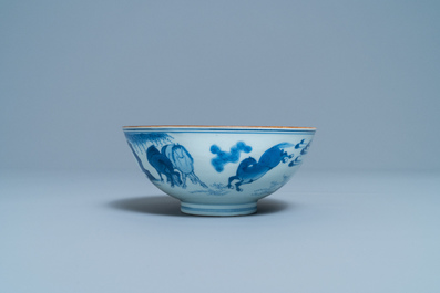 Een Chinese blauw-witte kom met de 'Acht paarden van Mu Wang', Jiajing merk, Kangxi