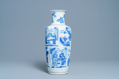Een fraaie Chinese blauw-witte rouleau vaas met figuratieve panelen, Kangxi