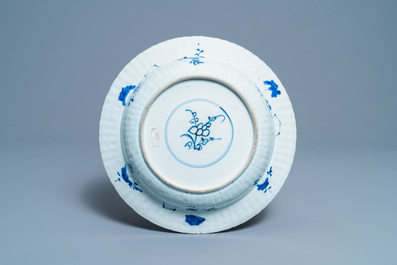 Een Chinese blauw-witte gelobde schotel, Kangxi