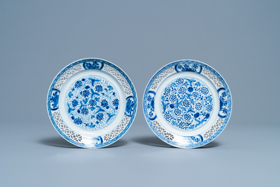 A pair of Chinese blue and white 'reticulated border' plates, Kangxi
