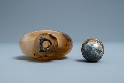 A Chinese agate snuff bottle, 19th C.