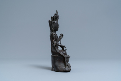 Une figure de Bouddha en bronze, Chine, Ming