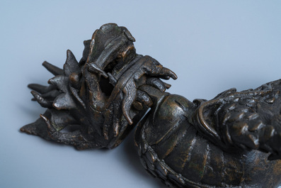 Un br&ucirc;le-parfum en forme de qilin en bronze, Chine, Ming