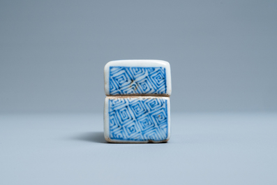 Une bo&icirc;te couverte en porcelaine de Chine en bleu et blanc de type ko-sometsuke pour le march&eacute; japonais, &eacute;poque Transition