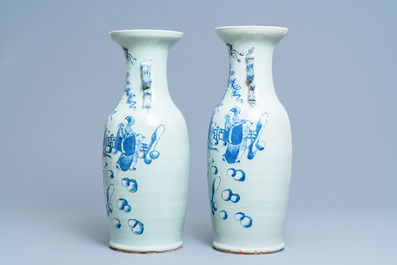 Vier Chinese blauw-witte en celadon vazen, 19e eeuw