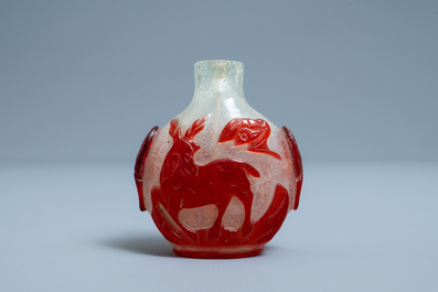 A Chinese red and white overlay glass snuff bottle, 18th C