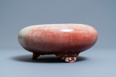 A Chinese peachbloom-glazed tripod censer, 18/19th C.