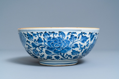 A large Chinese blue and white 'Buddhist lion' bowl, Transitional period