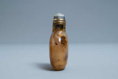 A Chinese agate snuff bottle, 19th C.