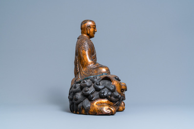 Une grande figure de Monju sur un shishi en bois dor&eacute;, laqu&eacute; et polychrom&eacute;, Japon, Edo/Meiji, 18/19&egrave;me