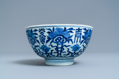 A Chinese blue and white 'Shou' bowl, 'Shen de tang bo gu zhi' mark, Kangxi