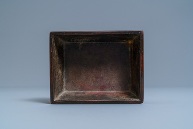 Een Chinese rechthoekige gelakte bronzen wierookbrander, Qing