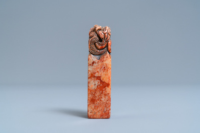 Een Chinese Shoushan zeepstenen zegelstempel, Qing