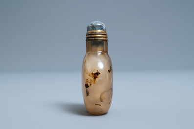 A Chinese agate snuff bottle, 19th C.