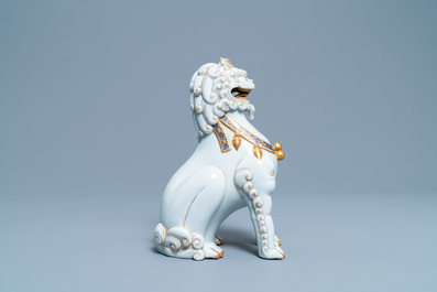 Un mod&egrave;le d'un komainu en porcelaine Koransha de Japon, Meiji, 19&egrave;me