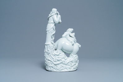 Een Chinese blanc de Chine groep met mythologisch decor, Republiek
