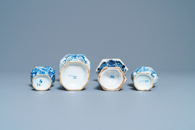 Une collection vari&eacute;e d'assiettes et de vases en fa&iuml;ence de Delft en bleu et blanc, 18&egrave;me